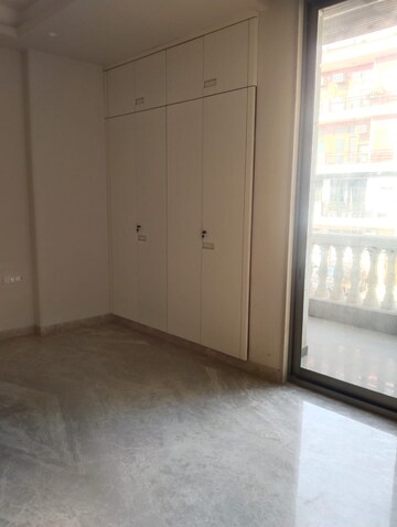 Room in 3 BHK Builder Floor at Greater Kailash ii – for Rent