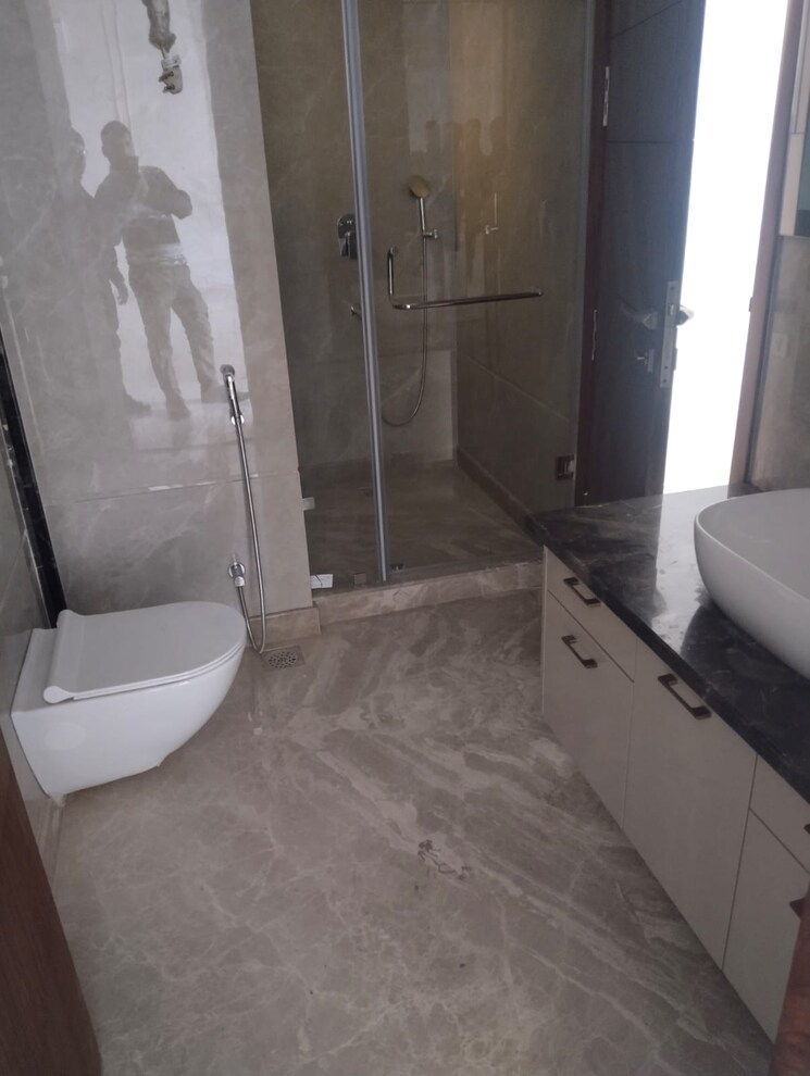 Bathroom, greater kailash ii 3 Bedroom 2250 Sq.Ft. Builder Floor In Greater Kailash ii Delhi 9689022