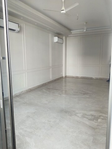 Room in 3 BHK Builder Floor at Greater Kailash ii – for Rent