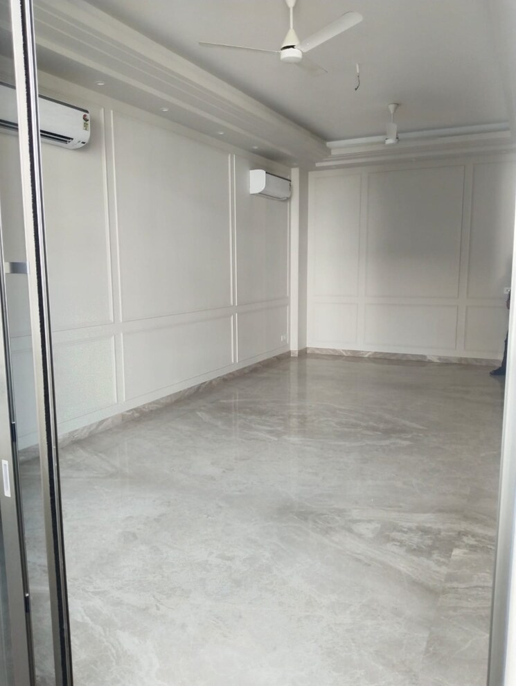 Room, greater kailash ii 3 Bedroom 2250 Sq.Ft. Builder Floor In Greater Kailash ii Delhi 9689022