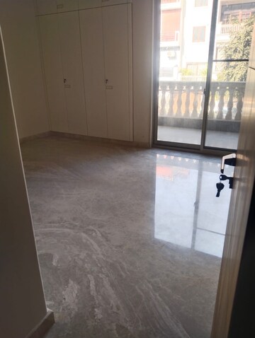 Room in 3 BHK Builder Floor at Greater Kailash ii – for Rent