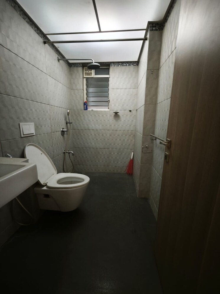Bathroom, chembur 3 Bedroom 2200 Sq.Ft. Apartment In Chembur Mumbai 9689011