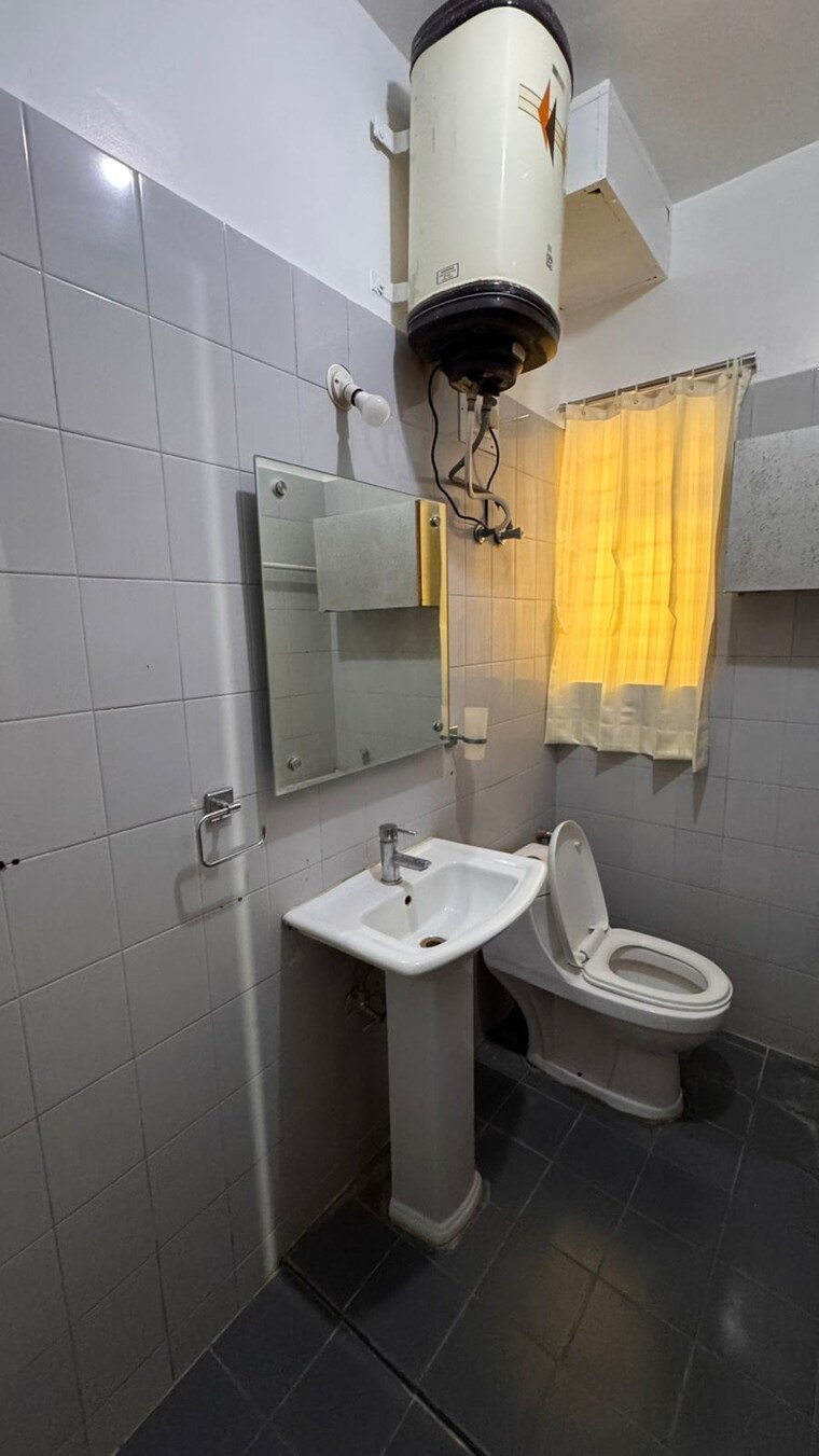 Bathroom, goyal-orchid-piccadilly 3 Bedroom 1572 Sq.Ft. Apartment In Thanisandra Main Road Bangalore 9689021