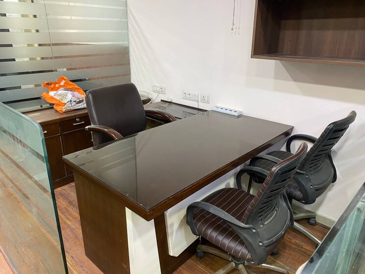 Team Area, netaji subhash place Commercial Office Space 648 Sq.Ft. In Netaji Subhash Place Delhi 9689033