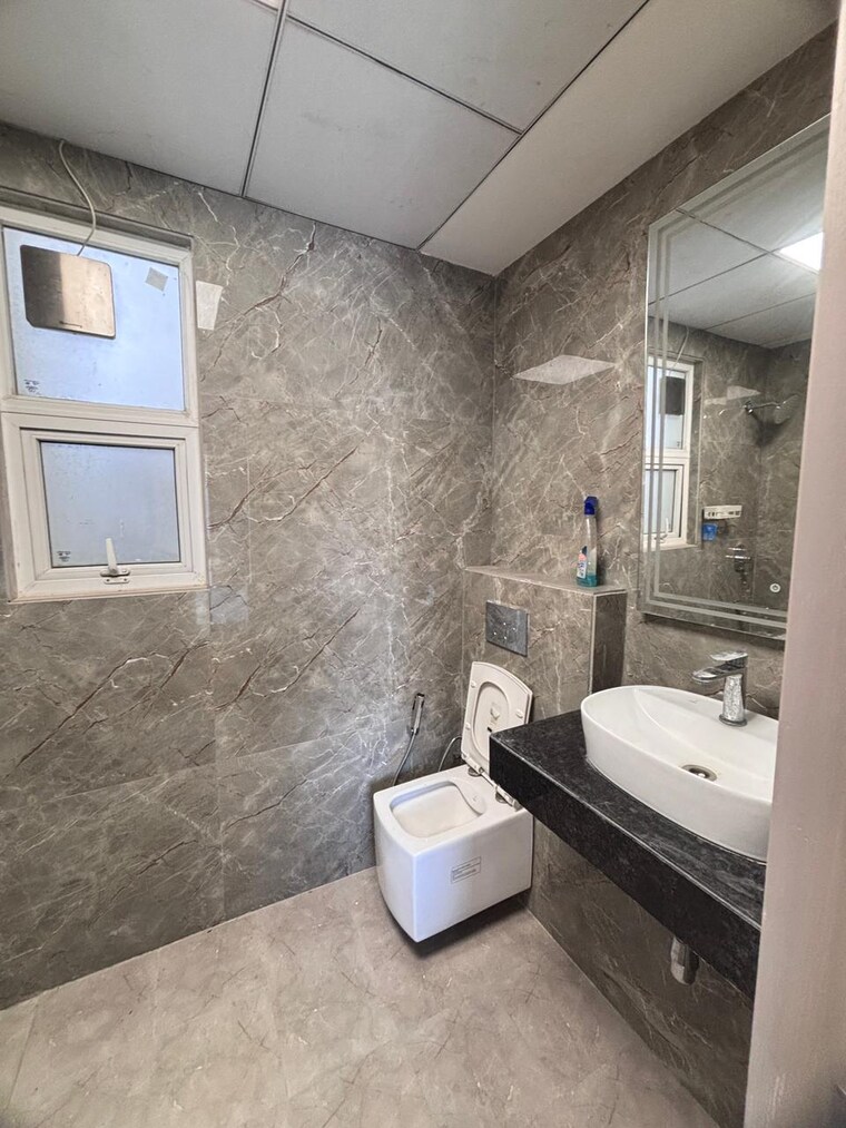 Bathroom, one-oak-atmos 3 Bedroom 2000 Sq.Ft. Apartment In Gomti Nagar Lucknow 9689046