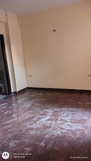 Room in 3.5 BHK Apartment at Aims Golf City, Sector 75 – for Sale