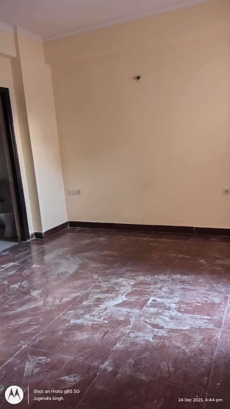 Room, aims-golf-city 3.5 Bedroom 1550 Sq.Ft. Apartment In Sector 75 Noida 9689050