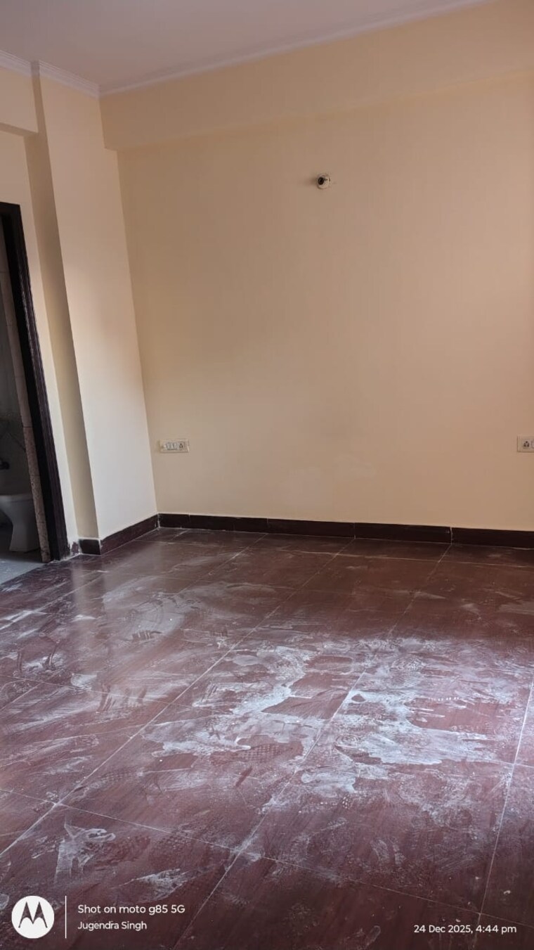 Room, aims-golf-city 3.5 Bedroom 1550 Sq.Ft. Apartment In Sector 75 Noida 9689050