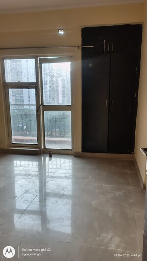 Room in 3.5 BHK Apartment at Aims Golf City, Sector 75 – for Sale