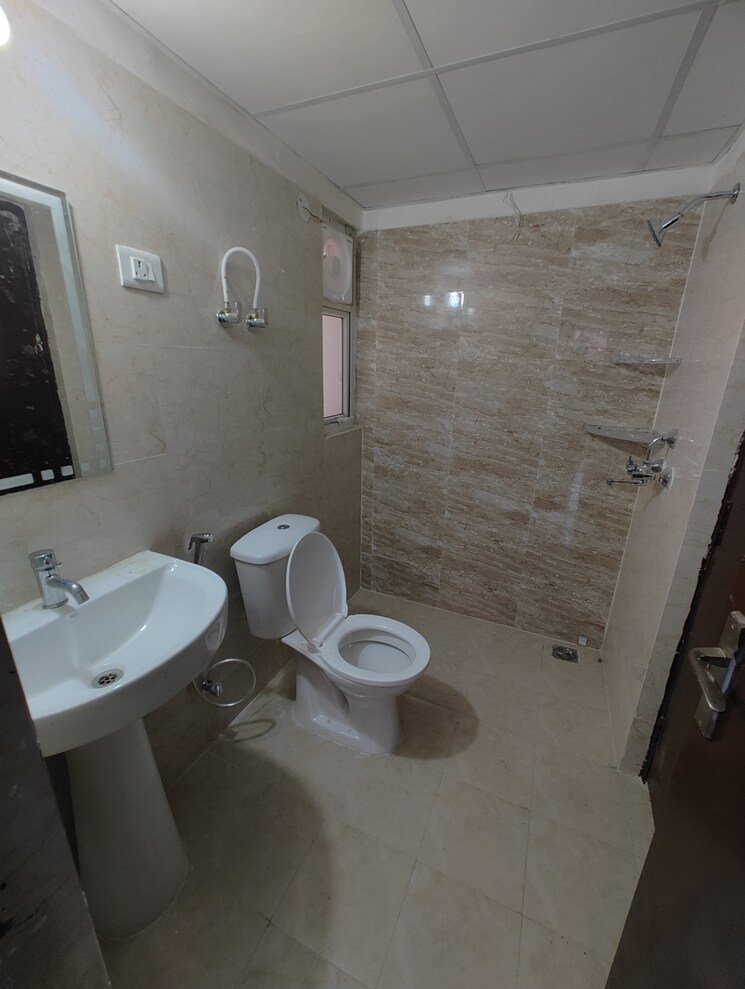Bathroom, amrapali-tropical-garden 2 Bedroom 885 Sq.Ft. Apartment In Tech Zone 4 Greater Noida Greater Noida 9689065