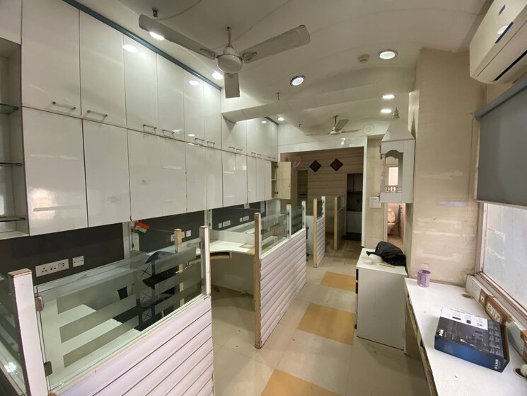 Team Area, netaji subhash place Commercial Office Space 952 Sq.Ft. In Netaji Subhash Place Delhi 9689058