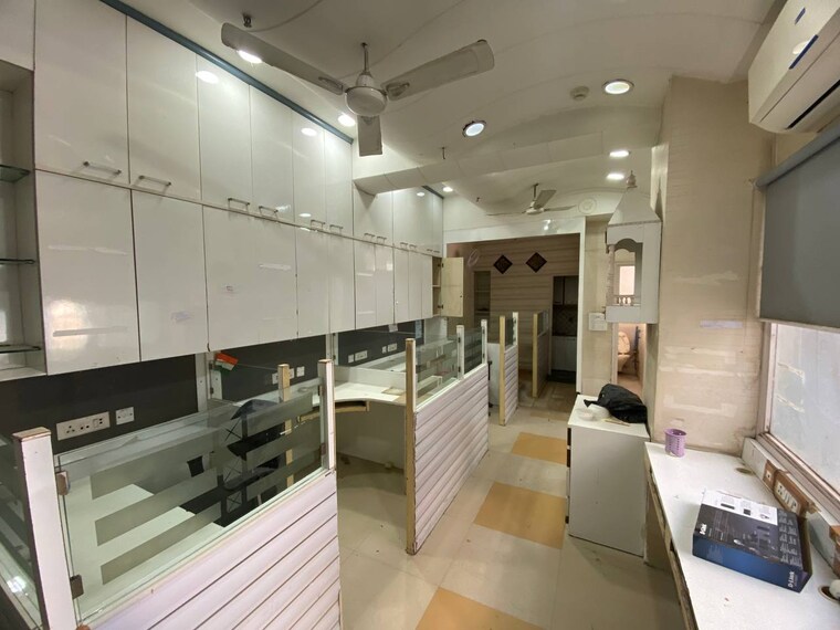 Team Area, netaji subhash place Commercial Office Space 952 Sq.Ft. In Netaji Subhash Place Delhi 9689058