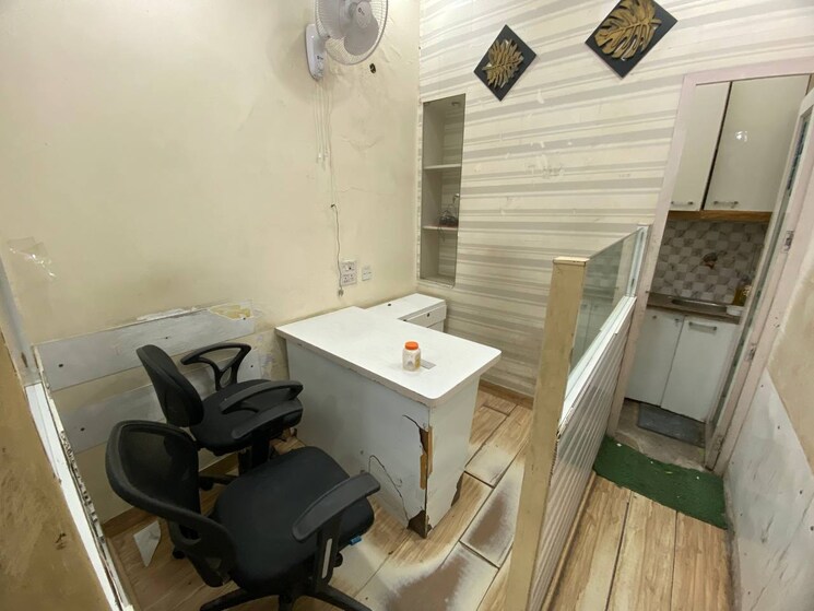 Team Area, netaji subhash place Commercial Office Space 952 Sq.Ft. In Netaji Subhash Place Delhi 9689058