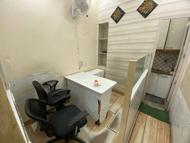 Team Area, netaji subhash place Commercial Office Space 952 Sq.Ft. In Netaji Subhash Place Delhi 9689058