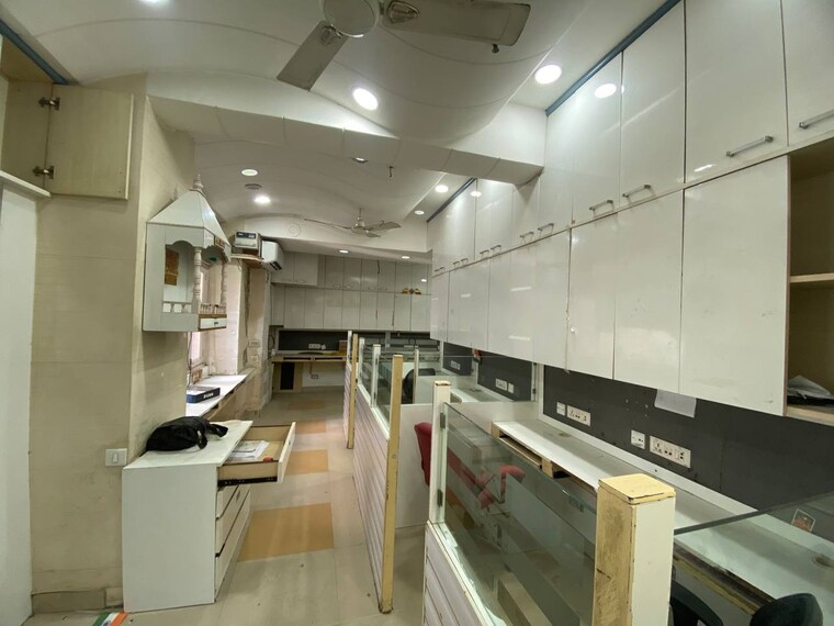 Team Area, netaji subhash place Commercial Office Space 952 Sq.Ft. In Netaji Subhash Place Delhi 9689058