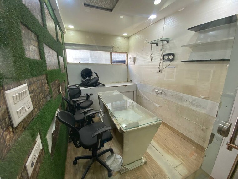 Team Area, netaji subhash place Commercial Office Space 952 Sq.Ft. In Netaji Subhash Place Delhi 9689058