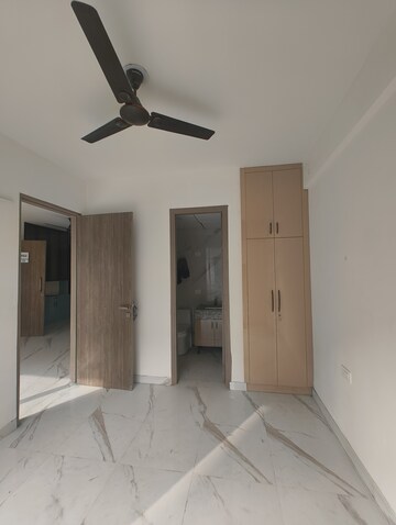 Room in 3.5 BHK Apartment at Smart World Gems, Sector 89 – for Rent