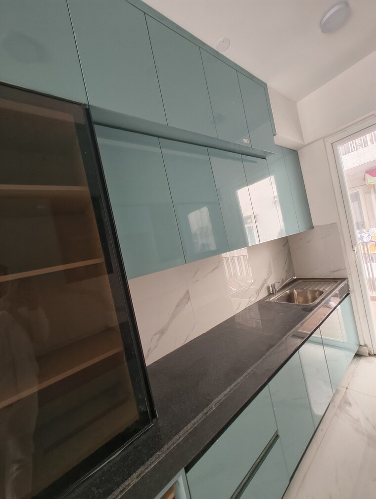 Bathroom, smart-world-gems 3.5 Bedroom 1500 Sq.Ft. Apartment In Sector 89 Gurgaon 9689090