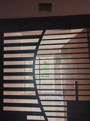 Room in 3 BHK Apartment at Amrapali Leisure Park, Amrapali Leisure Valley – for Rent