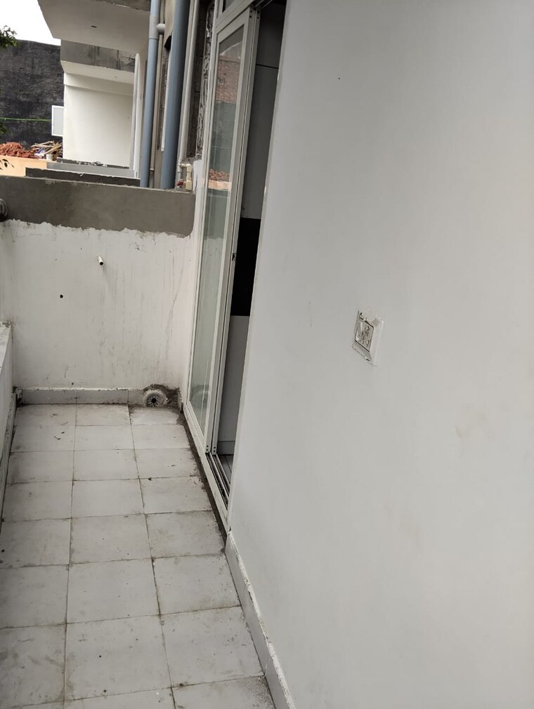 Balcony, srs-apartments 1 RK 350 Sq.Ft. Builder Floor In Sector 73 Noida 9689109