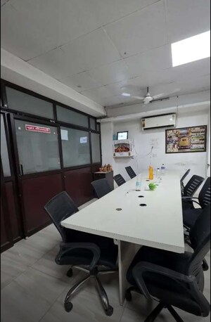  Office Space For Rent in Hazratganj