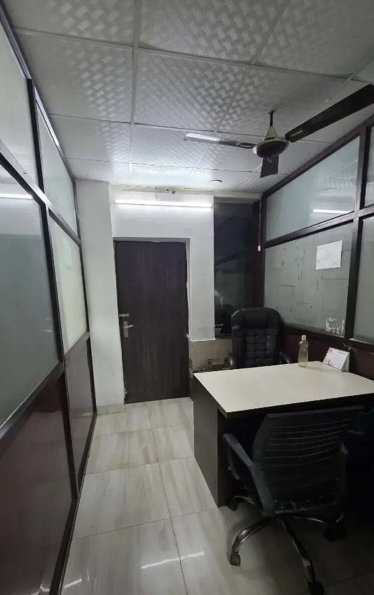 Team Area, hazratganj Commercial Office Space 1100 Sq.Ft. In Hazratganj Lucknow 9689146