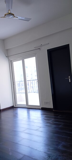 Room in 3.5 BHK Apartment at Homes 121, Sector 121 – for Rent