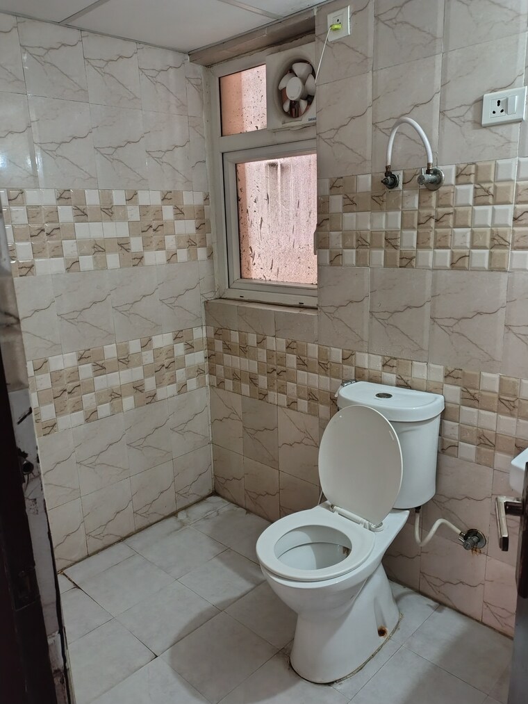 Bathroom, amrapali-leisure-park 2 Bedroom 1125 Sq.Ft. Apartment In Amrapali Leisure Valley Greater Noida 9689163