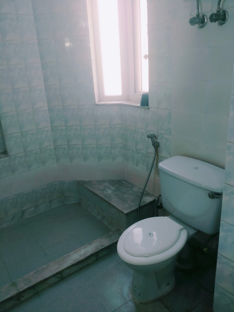 Bathroom, vipul-greens 3 Bedroom 1860 Sq.Ft. Apartment In Sector 48 Gurgaon 9689185