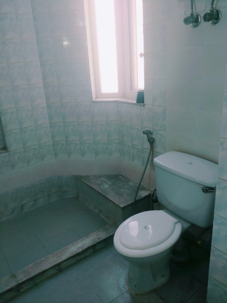 Bathroom, vipul-greens 3 Bedroom 1860 Sq.Ft. Apartment In Sector 48 Gurgaon 9689185