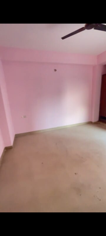 Room in 2.5 BHK Apartment at Radicon Vedantam, Sector 16c Greater Noida – for Rent