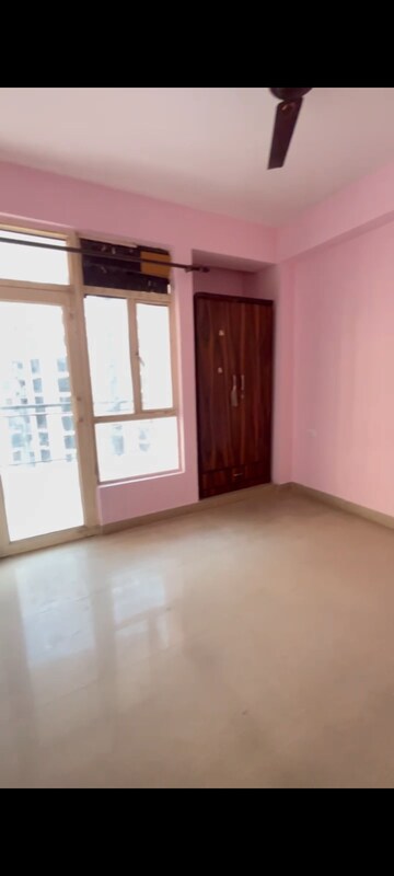 Room in 2.5 BHK Apartment at Radicon Vedantam, Sector 16c Greater Noida – for Rent