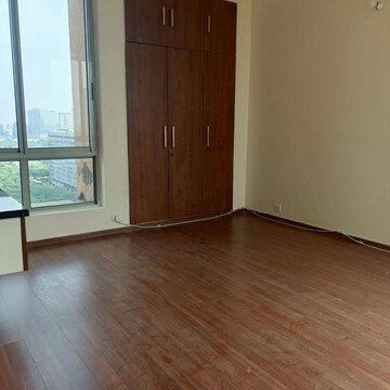 Room in 3 BHK Apartment at Pioneer Park Phase 1, Sector 61 – for Rent