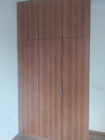 Furnished Amenities in 3 BHK Apartment at Ambience Creacions, Sector 22 – for Rent