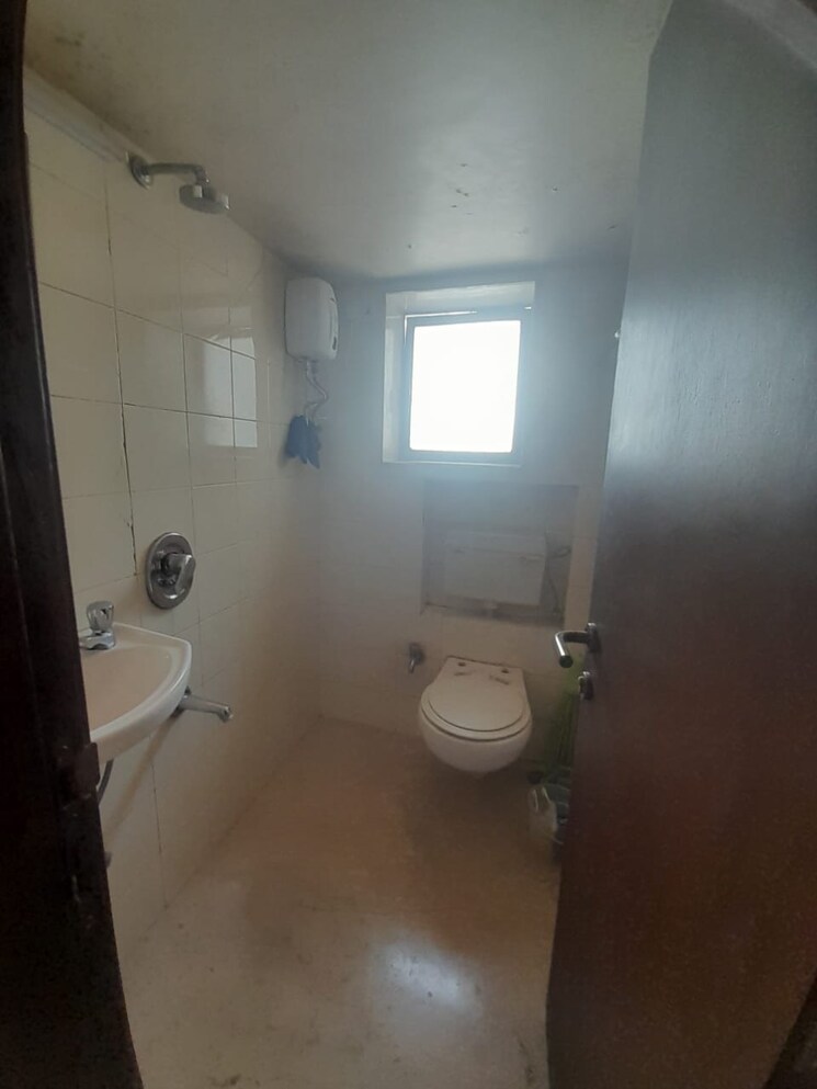 Bathroom, tardeo 3 Bedroom 1300 Sq.Ft. Apartment In Tardeo Mumbai 9689247