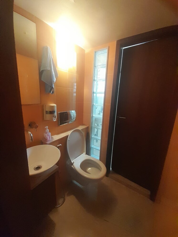 Bathroom, tardeo 3 Bedroom 1300 Sq.Ft. Apartment In Tardeo Mumbai 9689247
