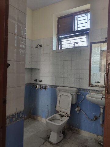 Bathroom in 2 BHK Builder Floor at Ashoka Enclave Faridabad, Sector 34 – for Rent