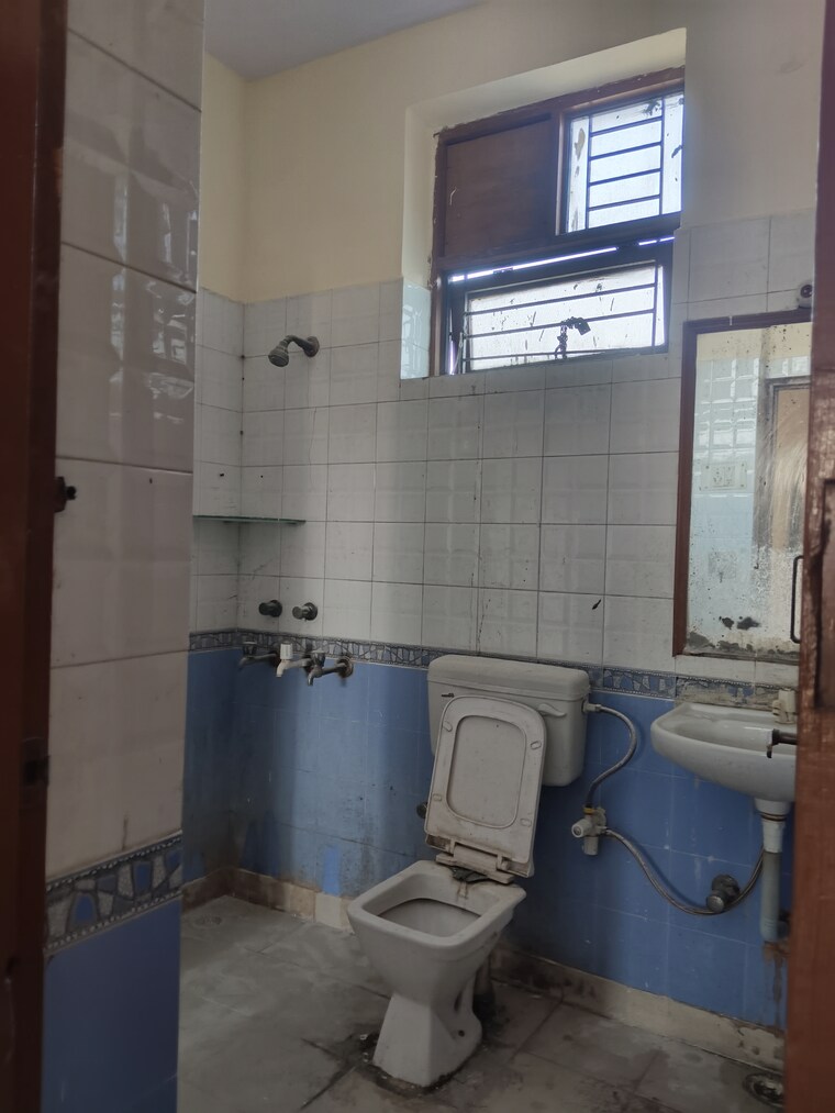 Bathroom, ashoka-enclave-faridabad 2 Bedroom 1650 Sq.Ft. Builder Floor In Sector 34 Faridabad 9689346