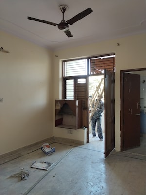 Room in 2 BHK Builder Floor at Ashoka Enclave Faridabad, Sector 34 – for Rent