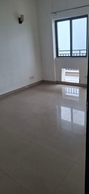 Room in 3 BHK Apartment at Unitech Uniworld Gardens 2, Sector 47 – for Rent