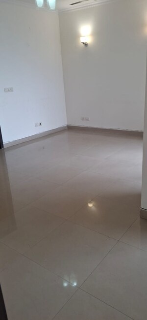 Room in 3 BHK Apartment at Unitech Uniworld Gardens 2, Sector 47 – for Rent