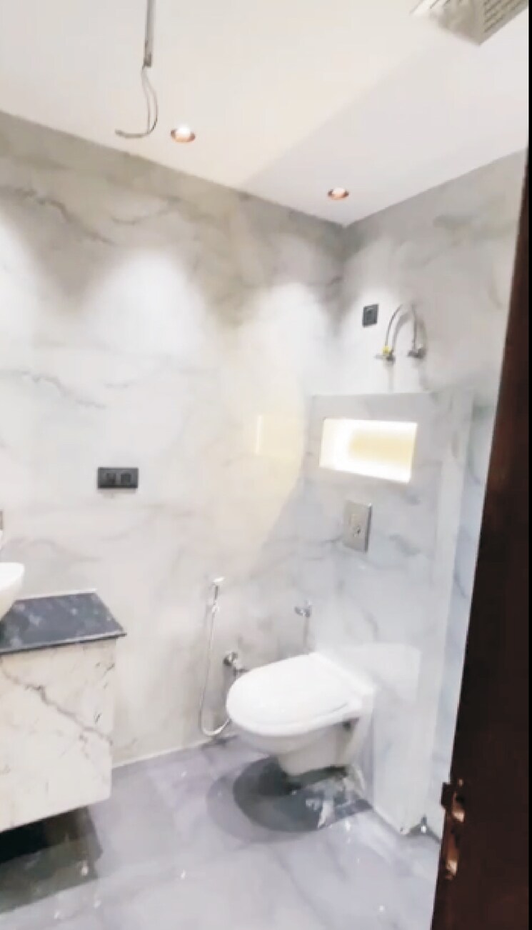 Bathroom, rohini sector 9 3 Bedroom 1350 Sq.Ft. Apartment In Rohini Sector 9 Delhi 9689267