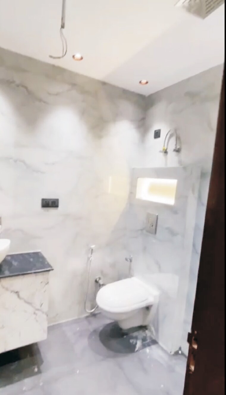 Bathroom, rohini sector 9 3 Bedroom 1350 Sq.Ft. Apartment In Rohini Sector 9 Delhi 9689267