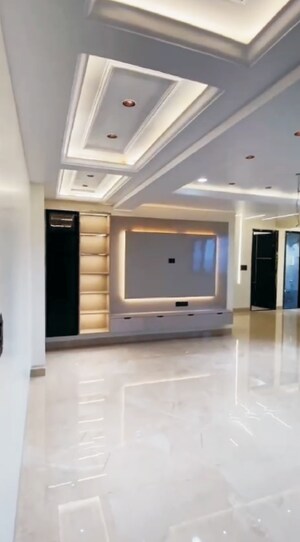 Room in 3 BHK Apartment at Rohini Sector 9 – for Sale