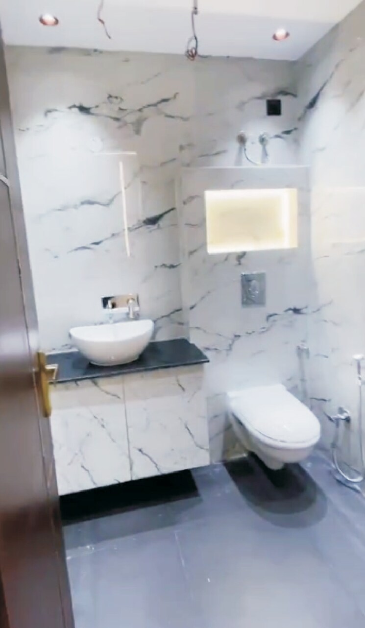 Bathroom, rohini sector 9 3 Bedroom 1350 Sq.Ft. Apartment In Rohini Sector 9 Delhi 9689267