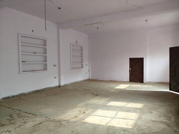 Room in  Warehouse at Sector 63 – for Rent