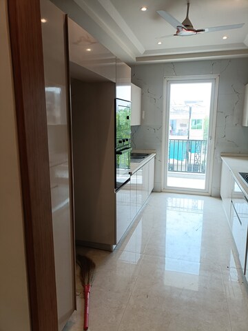 Building Lobby in 4 BHK Builder Floor at Aradhya Homes, Sector 67a – for Sale