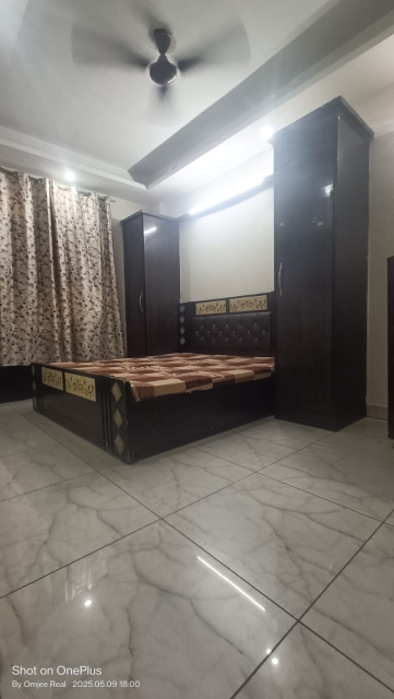 1 Rk  400 Sq.Ft. Builder Floor in Vipul Square