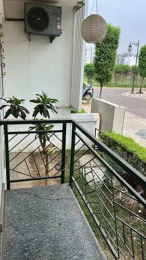 Balcony in 2.5 BHK Builder Floor at Central Park 3 Flower Valley, Sohna Sector 33 – for Sale