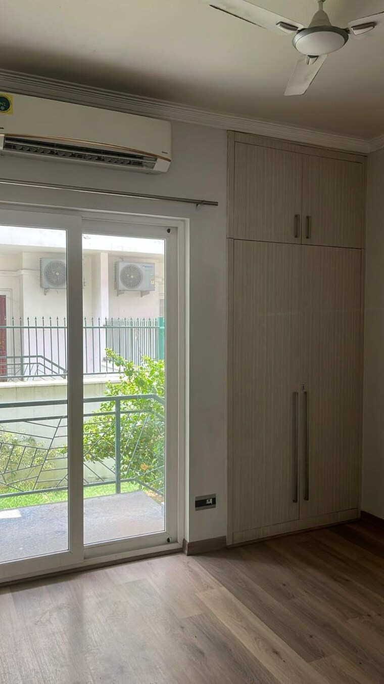 Room, central-park-flower-valley 2.5 Bedroom 1093 Sq.Ft. Builder Floor In Sohna Sector 33 Gurgaon 9689294